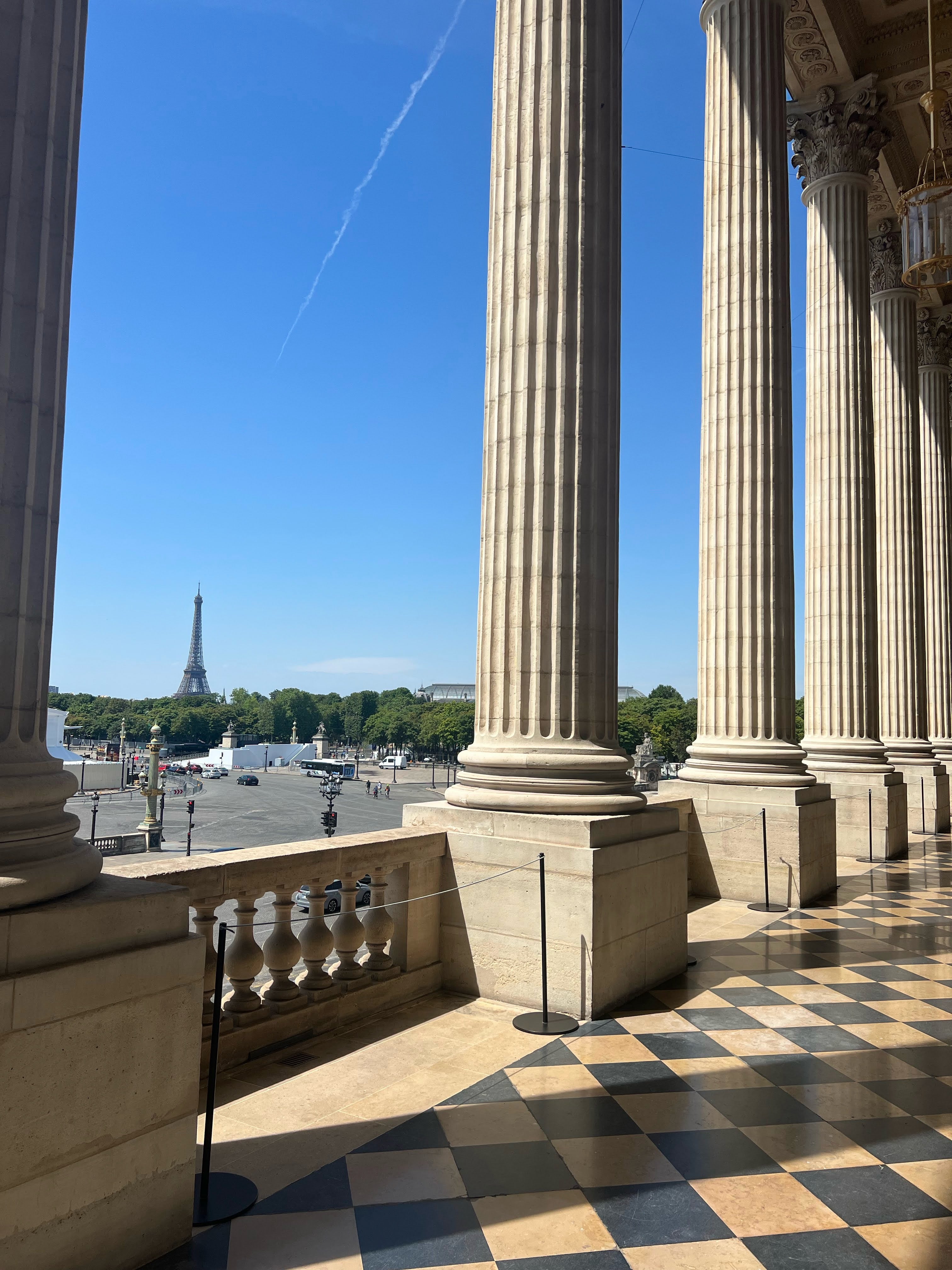 Moving to France from the USA: A Complete Guide